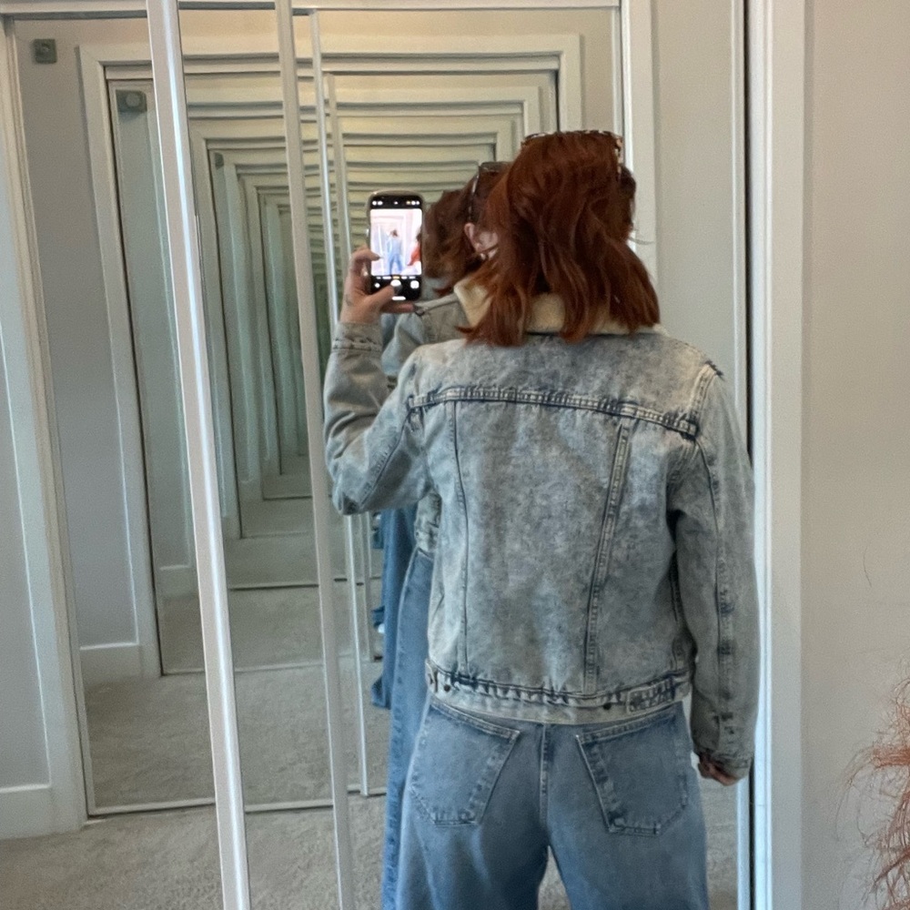 LEVI’S Sherpa Denim Jacket - Picture 6 of 6
